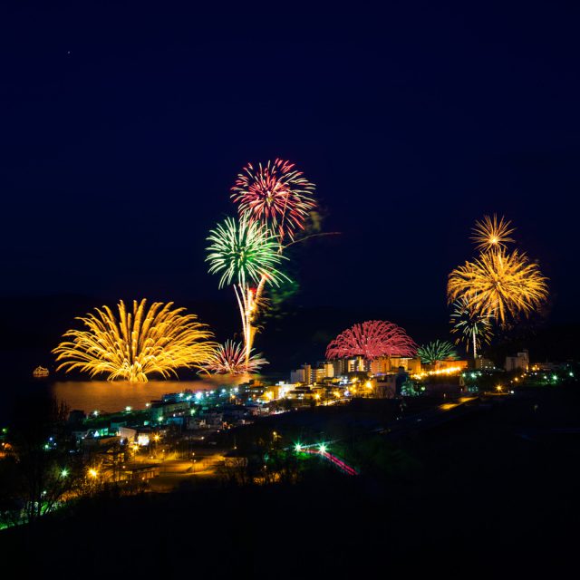 Toyako-Onsen-fireworks0