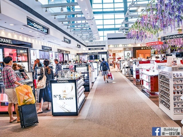Fukuoka-Airport-shopping-37