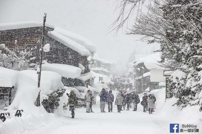 shirakawa-go-three-houses-10