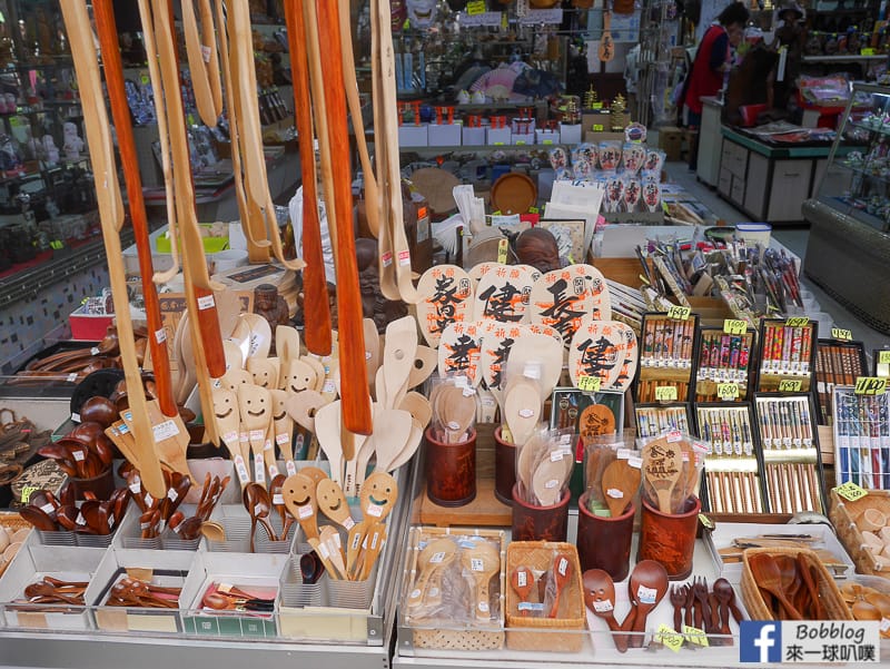 Itsukushima-shopping-street-18