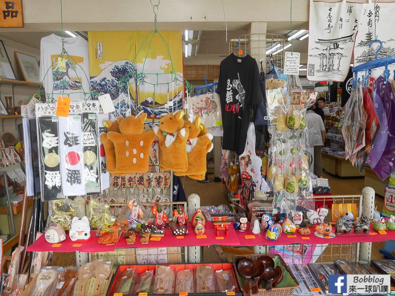Itsukushima-shopping-street-21