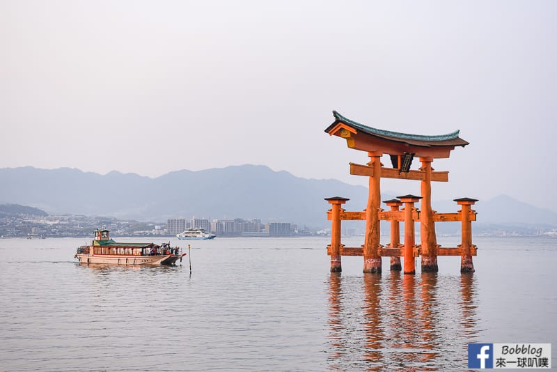 Miyajima-torii-28