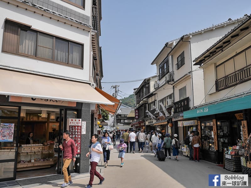 Miyajima-torii-43