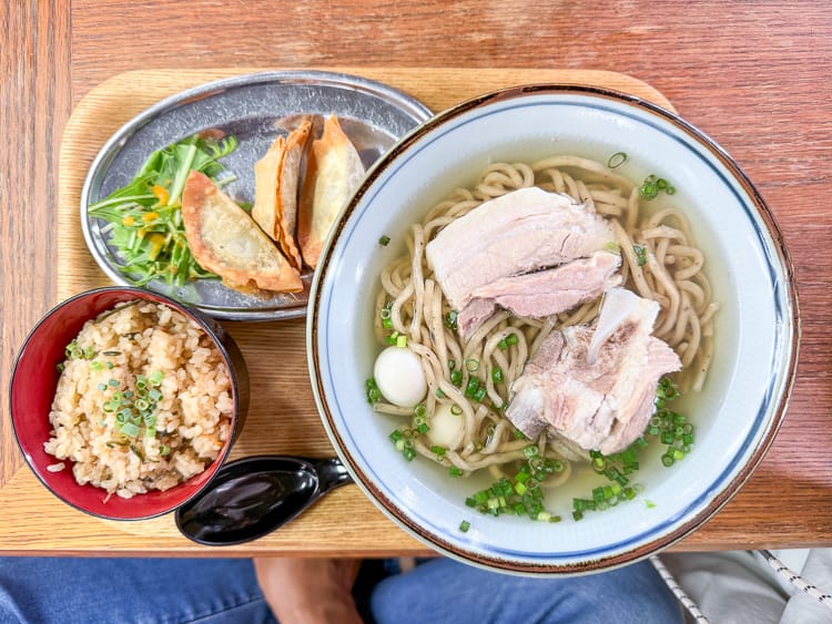 沖繩國際通美食|花はな商店、隱藏在巷弄的美味早餐沖繩麵