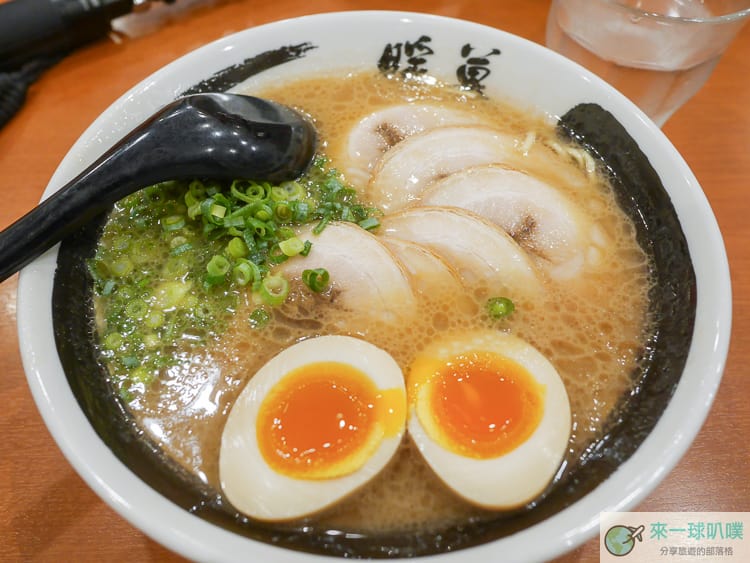 沖繩那霸美食|暖暮拉麵 那霸牧志店、豚骨拉麵、排隊時間長