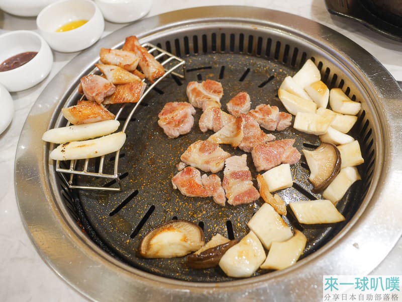 首爾明洞燒烤BBQ|黃金牧場明洞本店、有人幫烤、價格稍高
