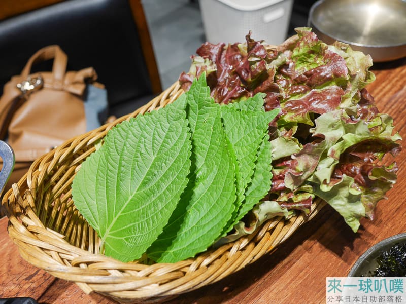 首爾明洞醬蟹|烏達里家醬蟹、超人氣餐廳、豐盛小菜
