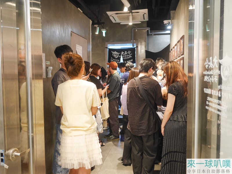 首爾明洞醬蟹|烏達里家醬蟹、超人氣餐廳、豐盛小菜