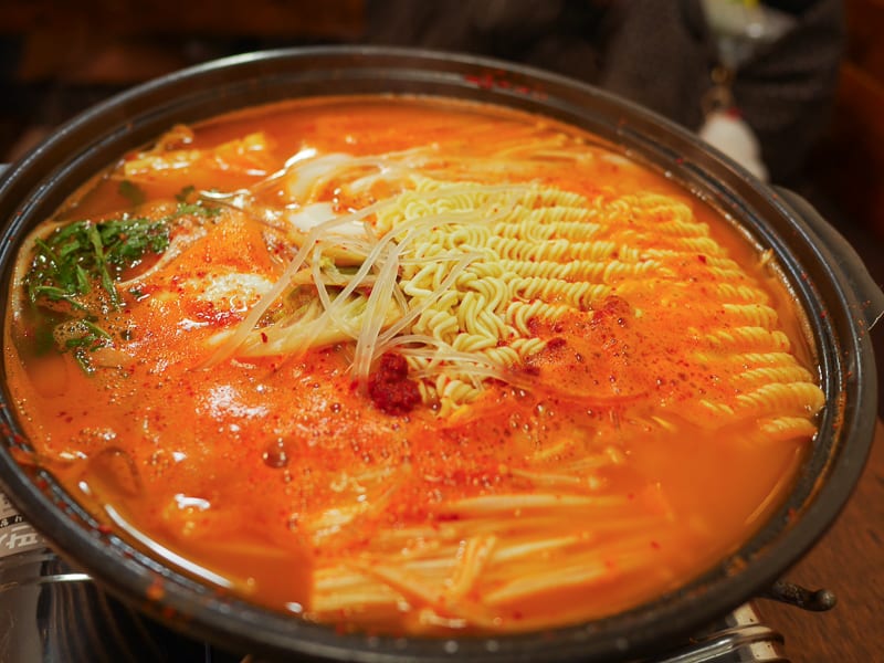首爾明洞美食|Vegan Kitchen、人氣素食餐廳、餐點不錯吃