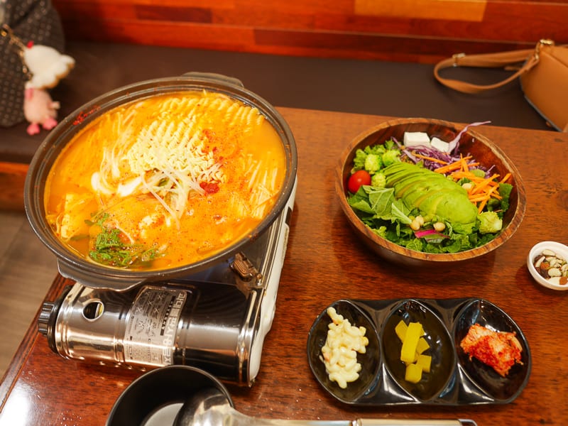 首爾明洞美食|Vegan Kitchen、人氣素食餐廳、餐點不錯吃