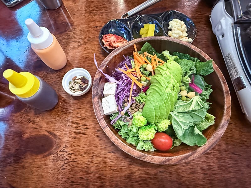 首爾明洞美食|Vegan Kitchen、人氣素食餐廳、餐點不錯吃