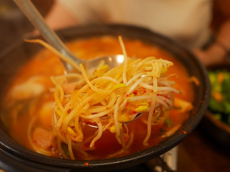 首爾明洞美食|Vegan Kitchen、人氣素食餐廳、餐點不錯吃