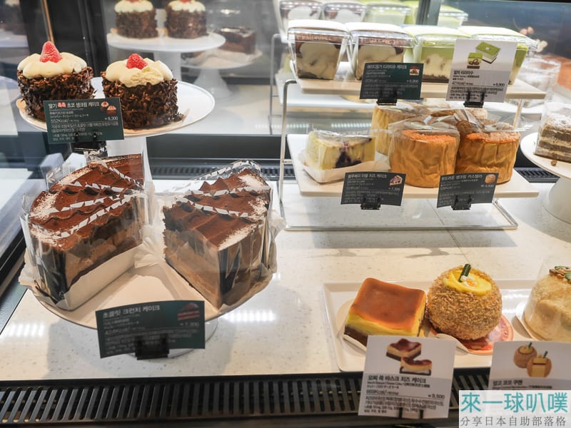 星巴克廣藏市場店|廣藏市場特色咖啡廳、彩色織布車線牆好拍照 @來一球叭噗 星巴克廣藏市場店|廣藏市場特色咖啡廳、彩色織布車線牆好拍照