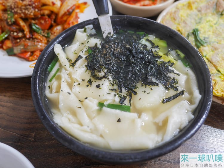首爾三清洞美食|三清洞麵疙瘩、海鮮蔥煎餅、好吃辣炒章魚