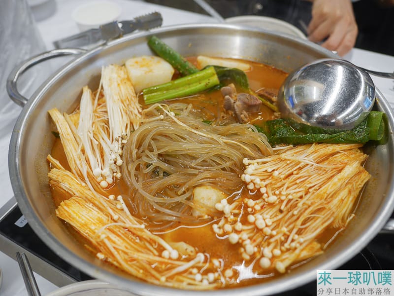 首爾明洞美食|元堂脊骨土豆湯、24小時馬鈴薯排骨湯、生意很好 @來一球叭噗 首爾明洞美食|元堂脊骨土豆湯、24小時馬鈴薯排骨湯、生意很好