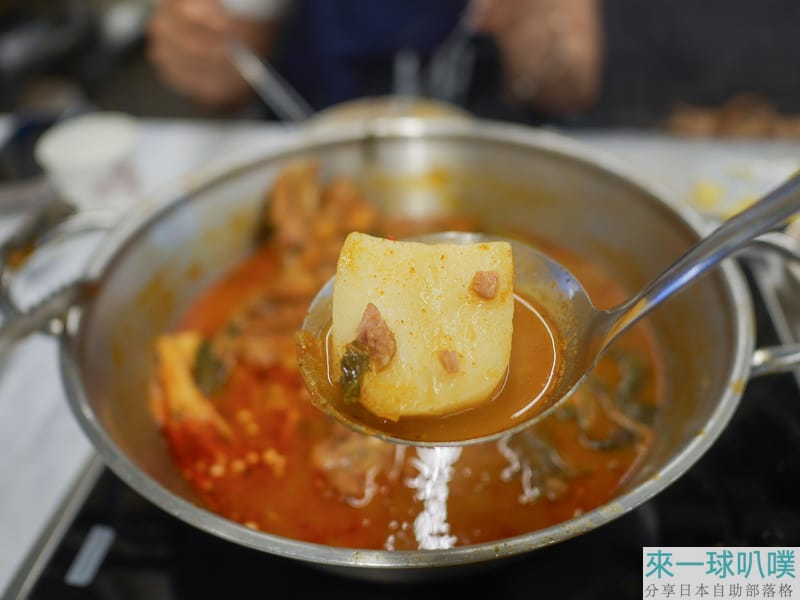 首爾明洞美食|元堂脊骨土豆湯、24小時馬鈴薯排骨湯、生意很好 @來一球叭噗 首爾明洞美食|元堂脊骨土豆湯、24小時馬鈴薯排骨湯、生意很好