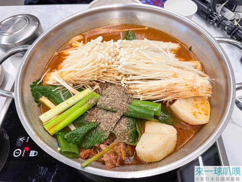 首爾明洞美食|元堂脊骨土豆湯、24小時馬鈴薯排骨湯、生意很好 @來一球叭噗 首爾明洞美食|元堂脊骨土豆湯、24小時馬鈴薯排骨湯、生意很好