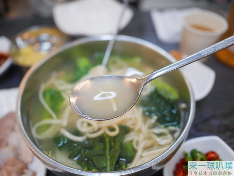 首爾京東市場美食|安東家手工刀切麵Netflix《黑白大廚》無菜單料理阿姨 @來一球叭噗 首爾京東市場美食|安東家手工刀切麵Netflix《黑白大廚》無菜單料理阿姨