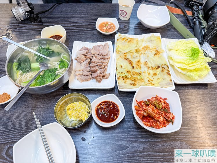 首爾京東市場美食|安東家手工刀切麵Netflix《黑白大廚》無菜單料理阿姨 @來一球叭噗 首爾京東市場美食|安東家手工刀切麵Netflix《黑白大廚》無菜單料理阿姨