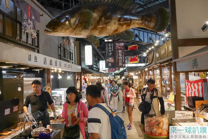 和歌山黑潮市場攻略|烤海鮮看海景、鮪魚肢解秀、好吃水蜜桃