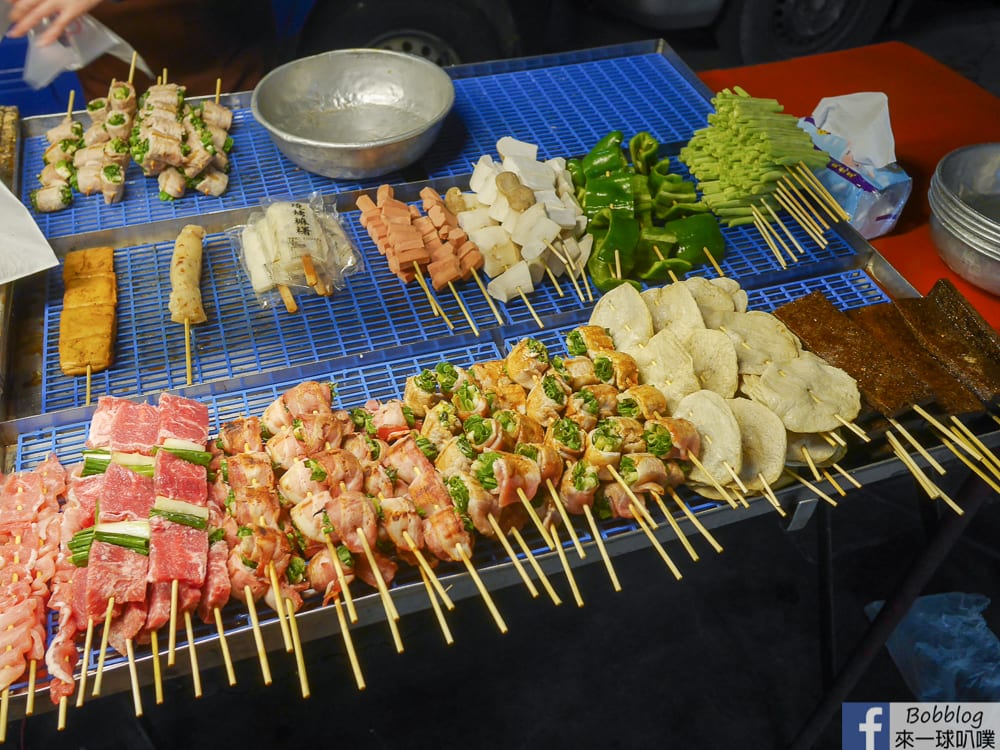 苗栗竹南夜市｜竹南國泰夜市美食推薦(滷味、串燒、鐵板麵、豆花)