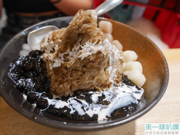 澎湖中央老街必吃仙草冰|藍媽媽仙草中央店、配料豐富